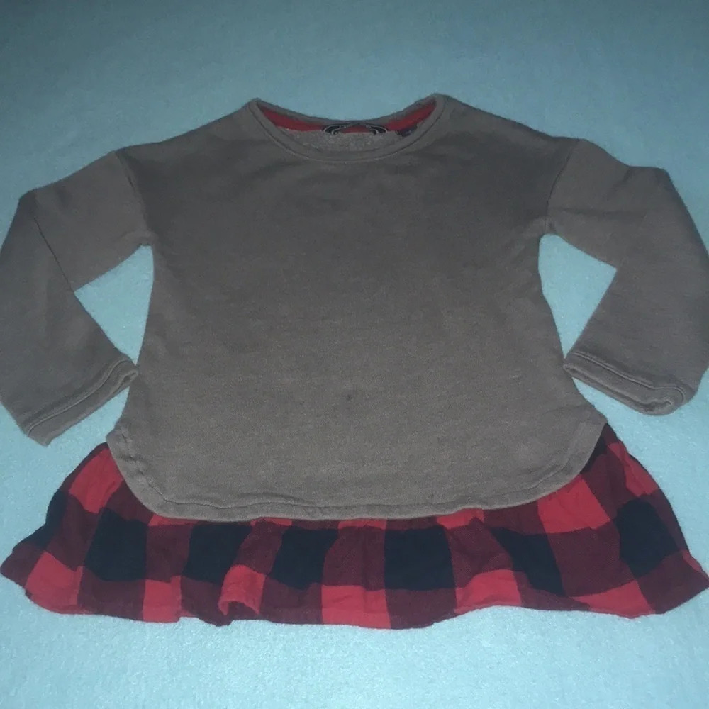 LANDS’ END fleece long sleeve gray, red and black checkered ruffle size M (5-6)